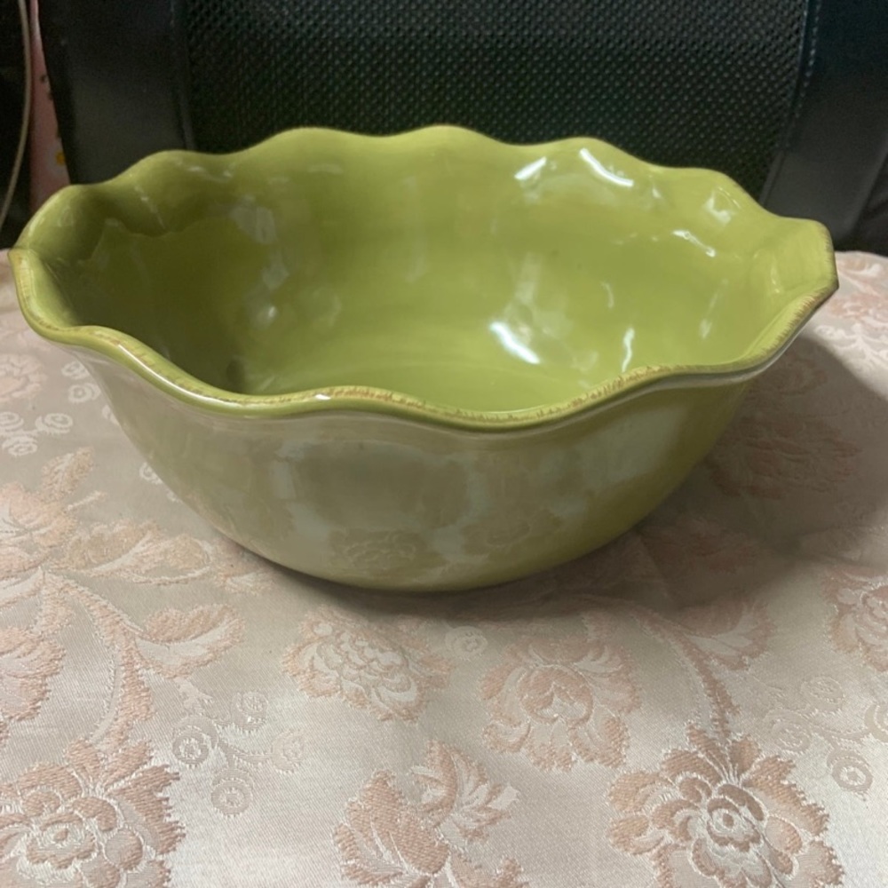 Beautiful Better Homes and Gardens avocado green bowl
